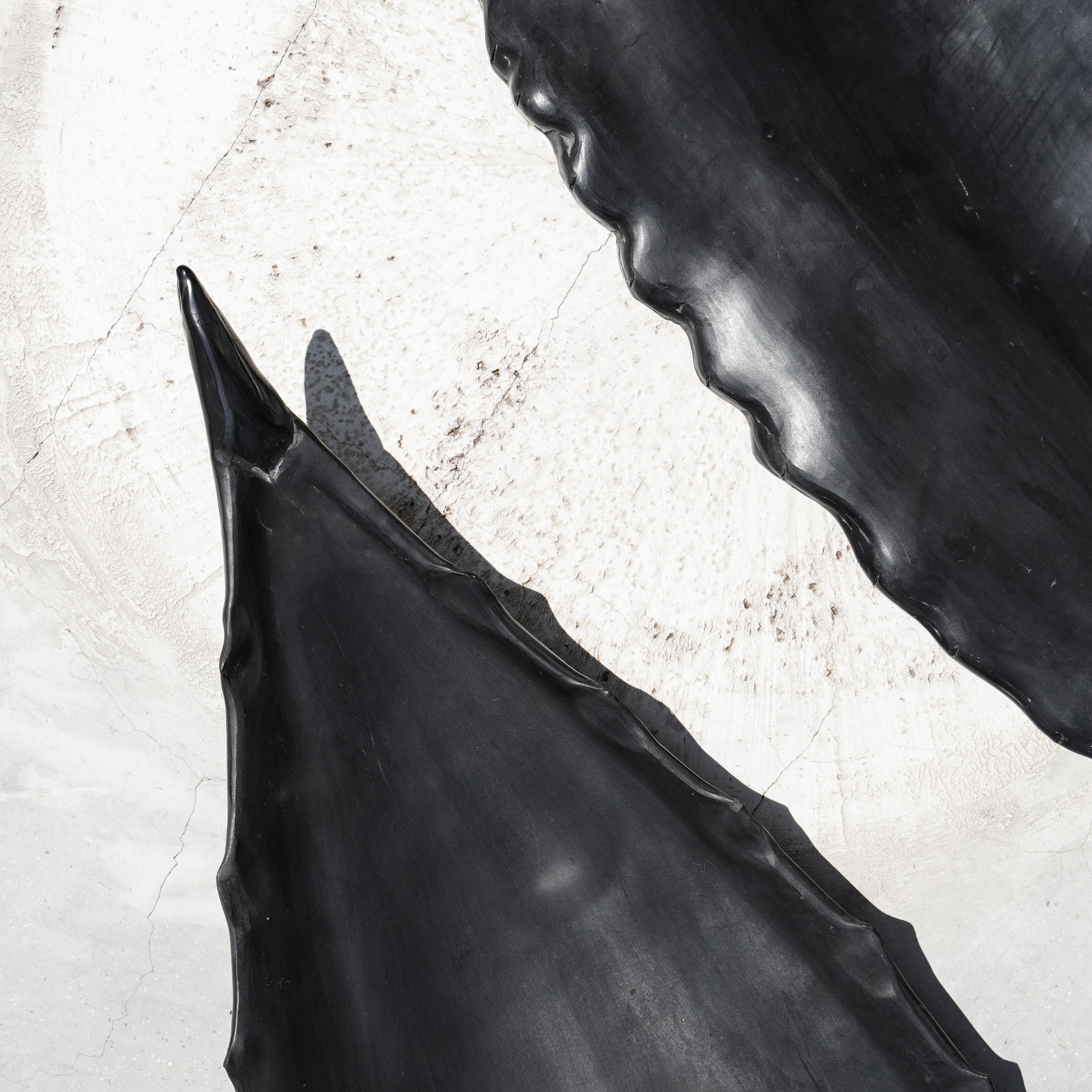 Agave Leaf Black Clay LG