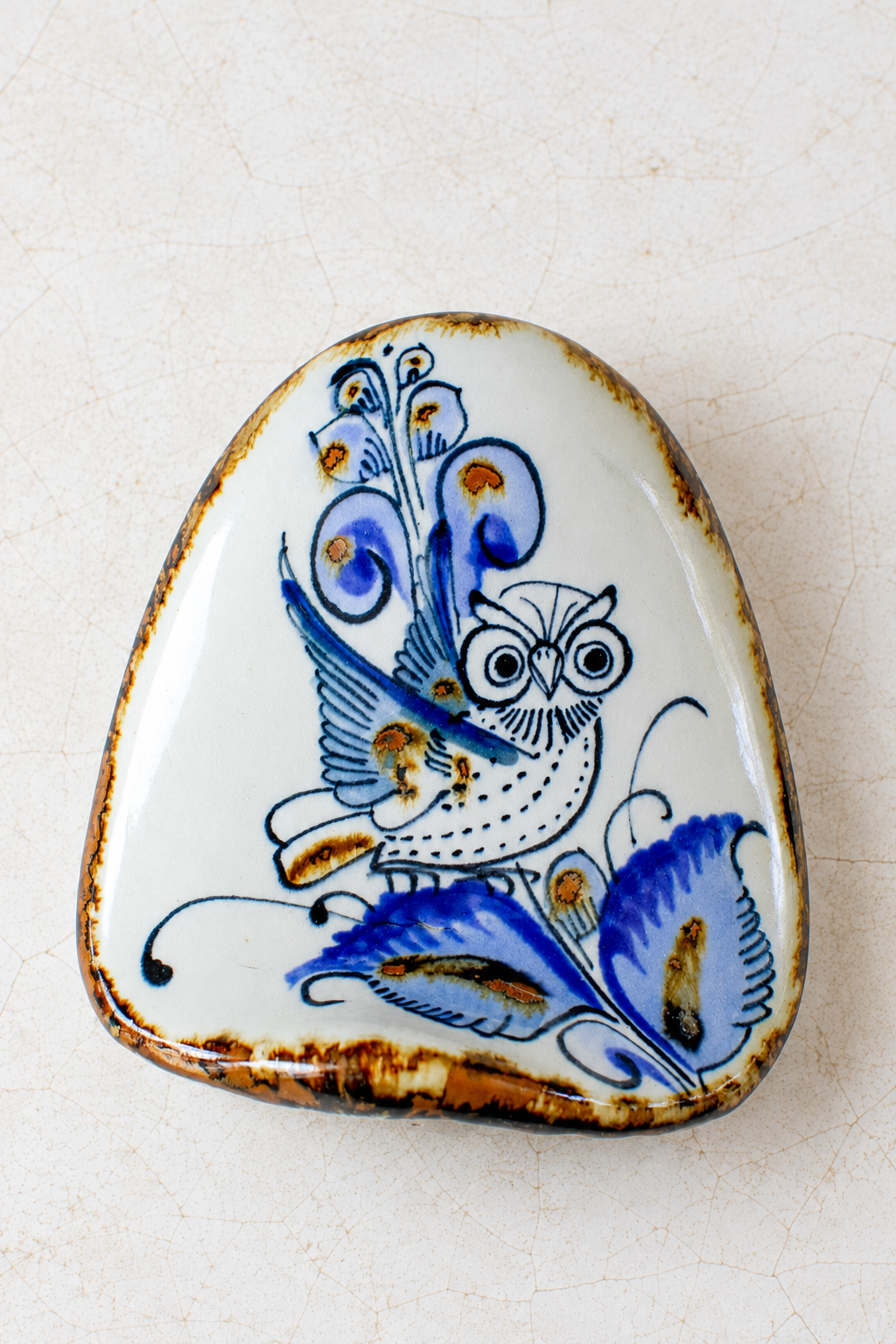 Ceramic folk art owl home decor plaque featuring a flat-faced owl design by Embajada Craft.