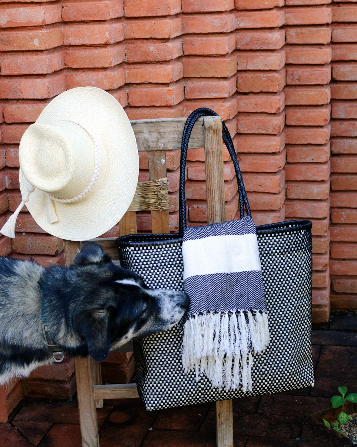 La Embajada Tlacochahuaya Lake Bag featuring woven fabric and leather accents, displayed on a neutral background.