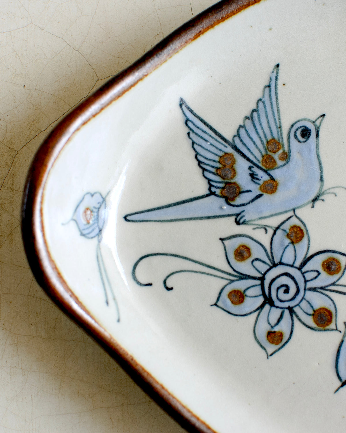 Embajada Craft El Palomar oval bird tray, decorative tableware with bird design, perfect for serving or display.