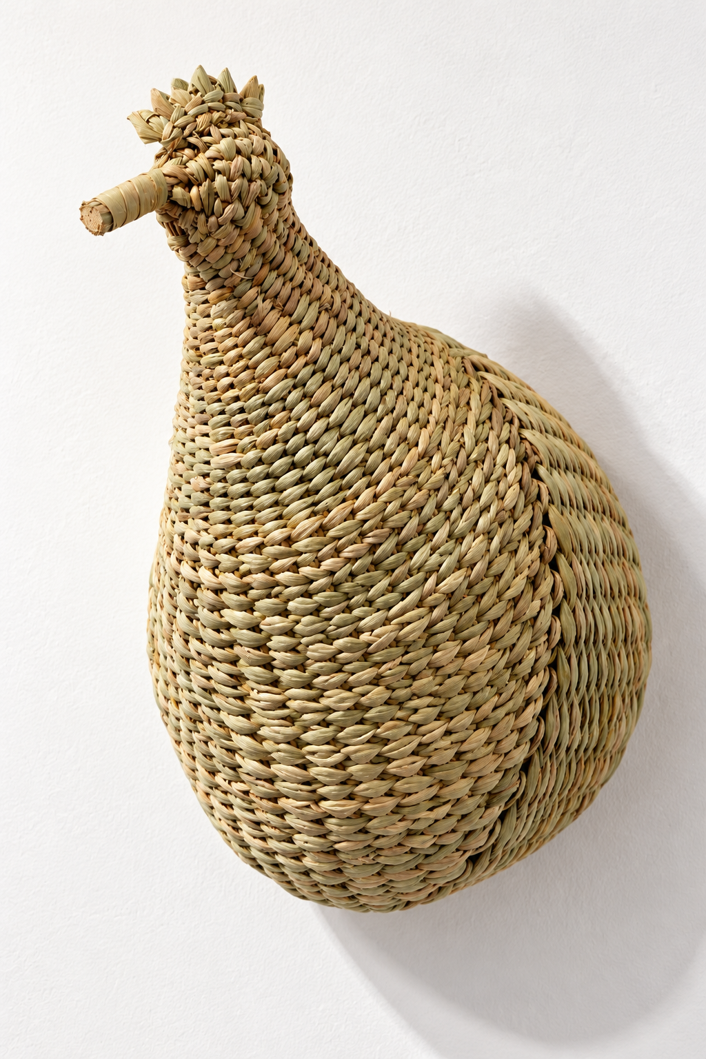 Woven straw Chuspata trophy rooster sculpture, decorative home decor piece by Embajada Craft featuring detailed craftsmanship.