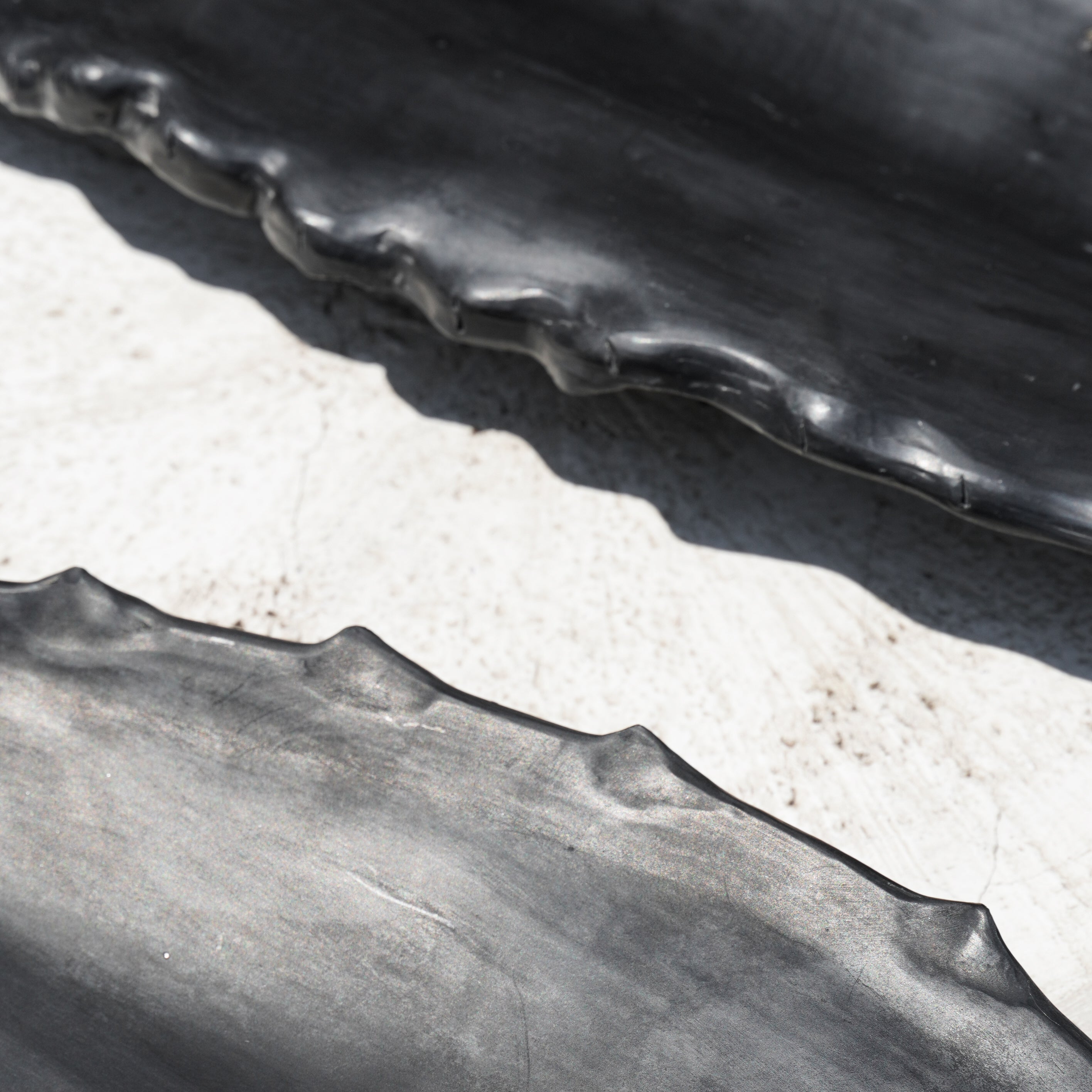 Agave Leaf Black Clay LG