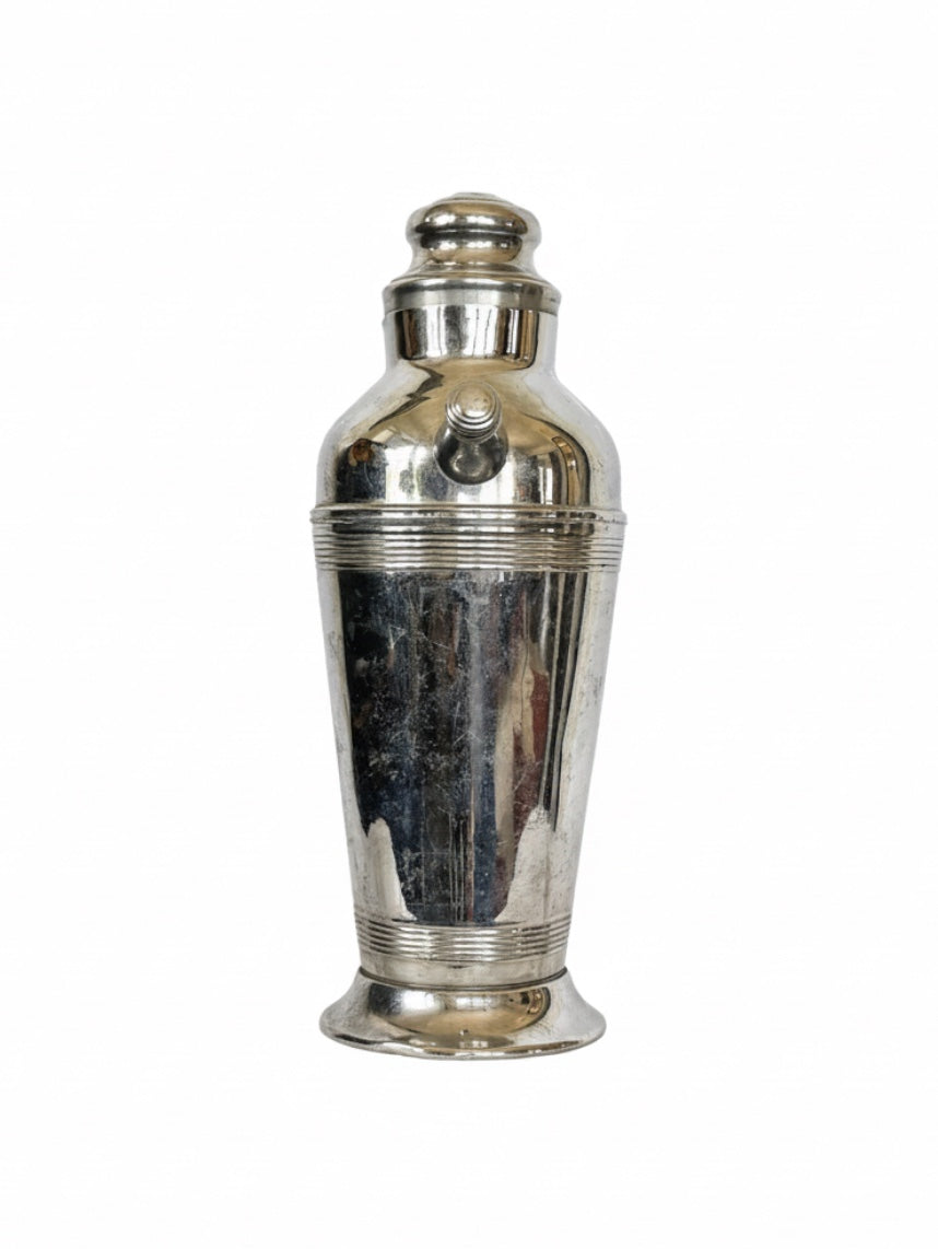 Vintage stainless chrome batch cocktail shaker by Embajada Vintage, featuring a sleek, reflective finish and classic design.