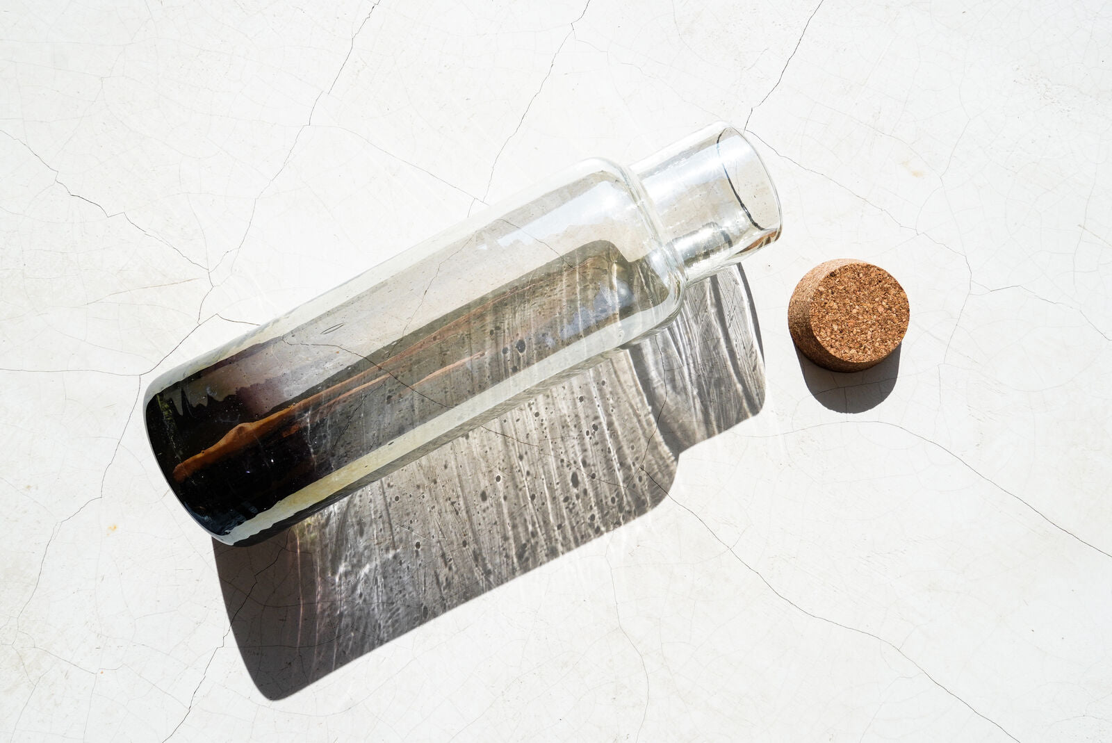 TORRE CARAFE SMOKE IRIDESCENT OMBRE WITH CORK LID