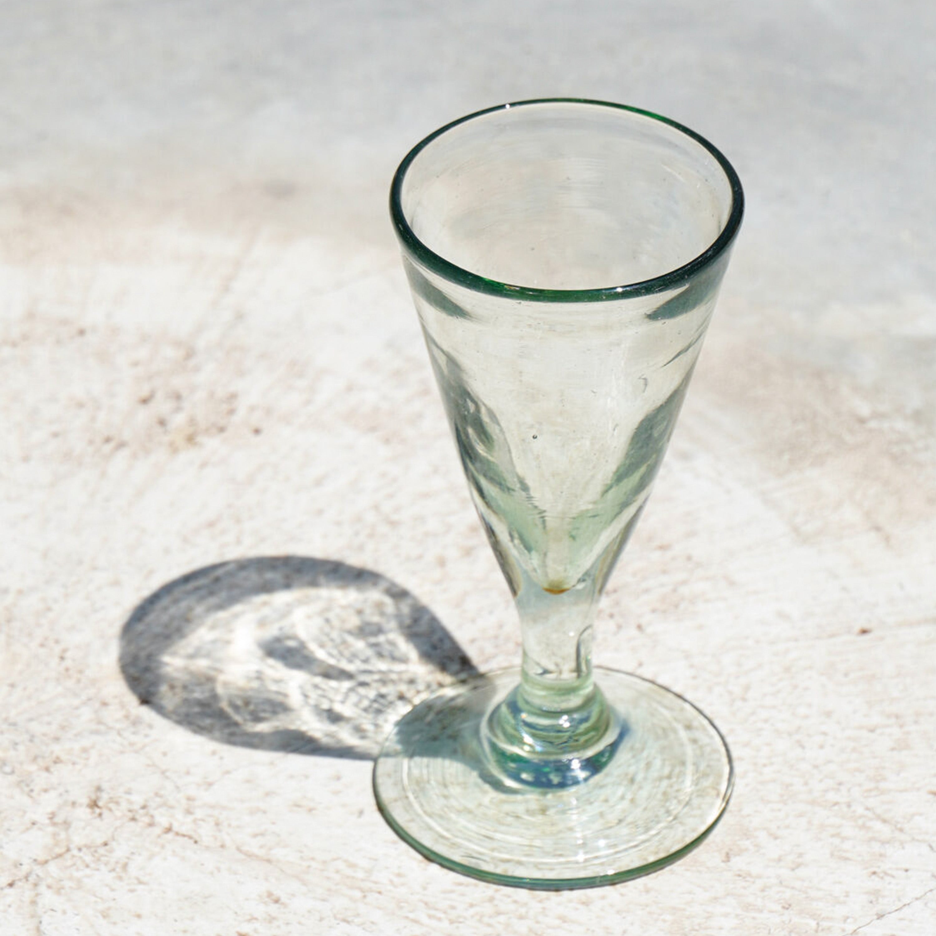 Susurros Cordial Glass