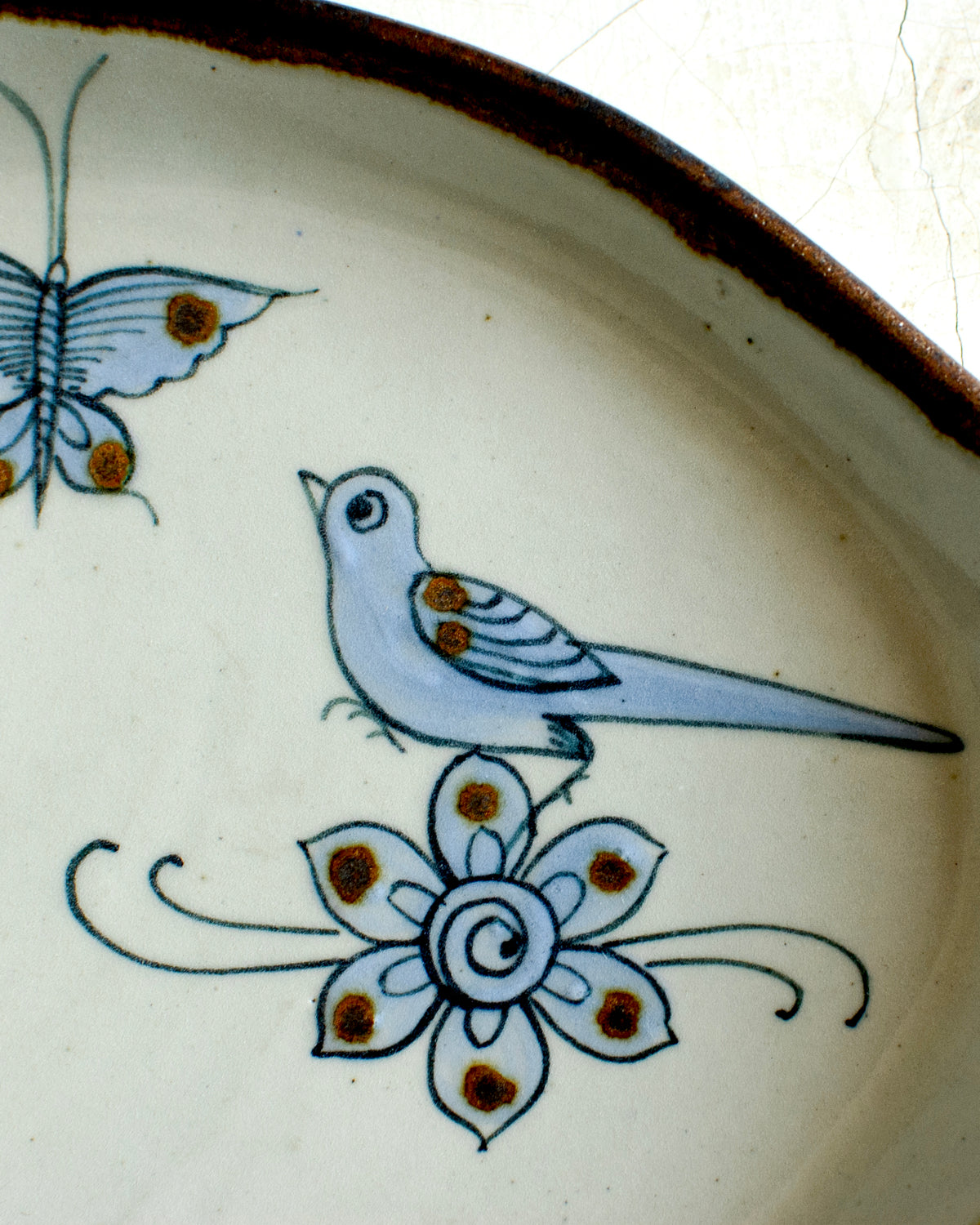 Embajada Craft El Palomar Oval Bird Tray tableware with bird design, featuring a decorative oval shape ideal for serving or display.