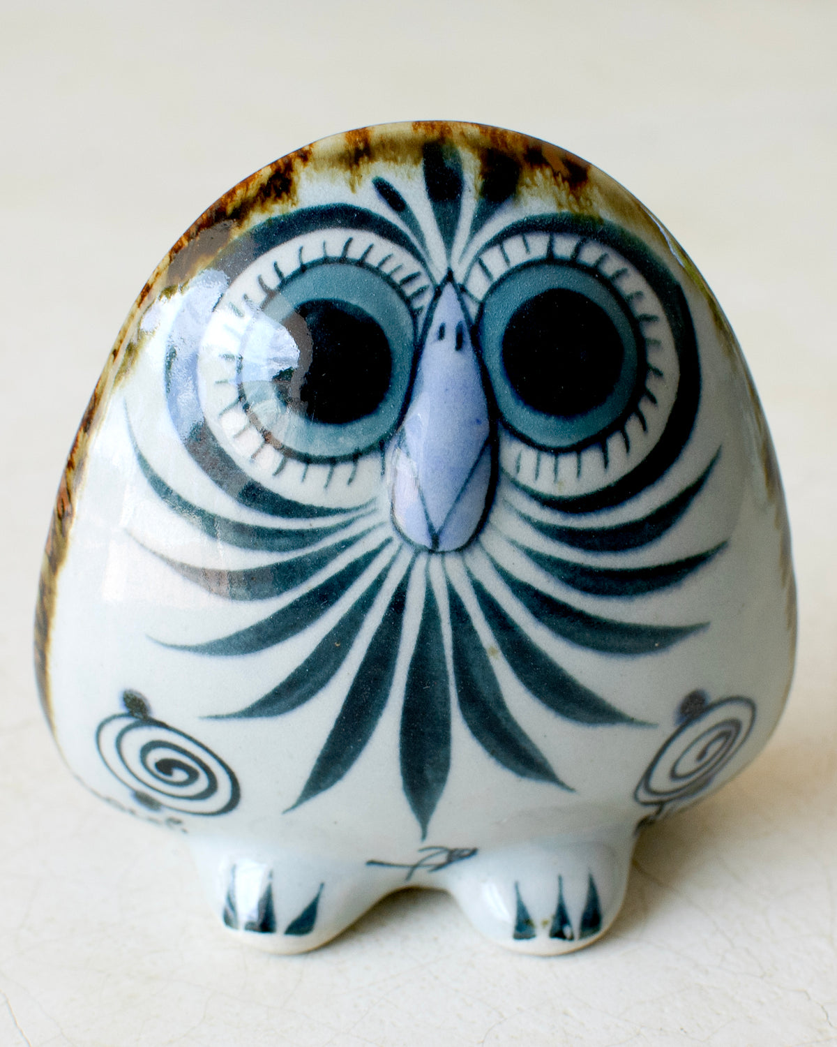 Embajada Craft El Palomar Flat-Faced Owl home decor sculpture with detailed ceramic finish and natural earthy tones.