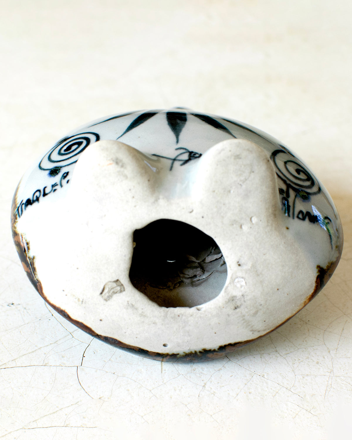 Embajada Craft El Palomar Flat-Faced Owl home decor sculpture featuring detailed craftsmanship and a modern design.