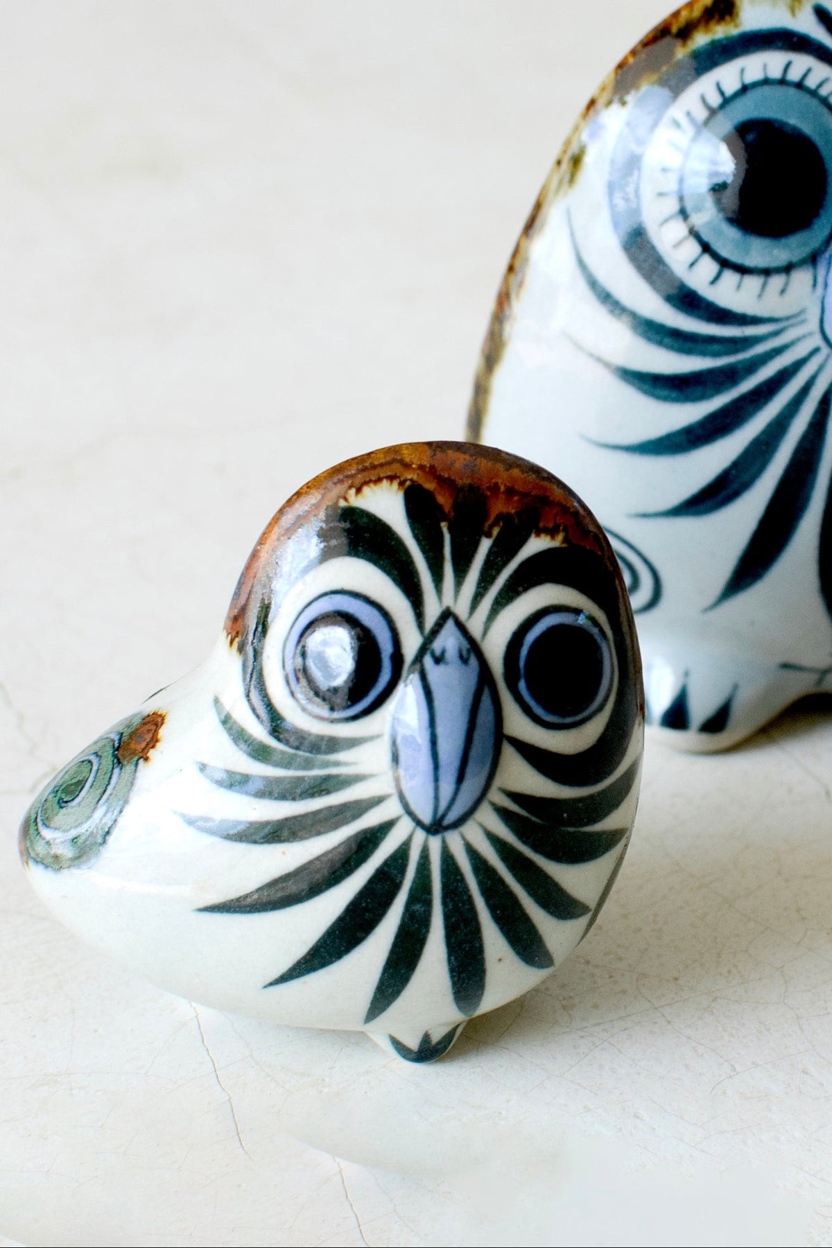 Three-legged owl home decor figurine by Embajada Craft, crafted for stylish interior decoration.