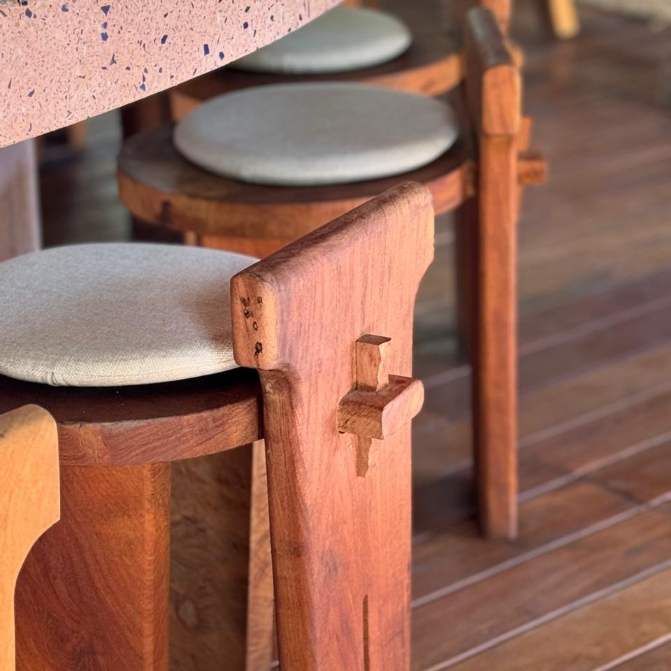Rubra Stool
